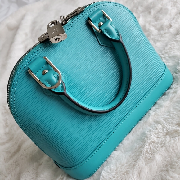 Authentic Louis Vuitton Alma Epi BB - Picture 3 of 12